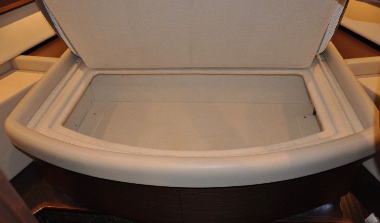 58 Sea Ray Master Below Bed Storage