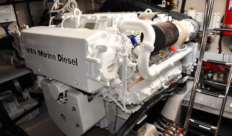 58 Sea Ray Starboard Engine