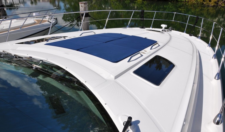 58 Sea Ray Fore Deck Starboard View