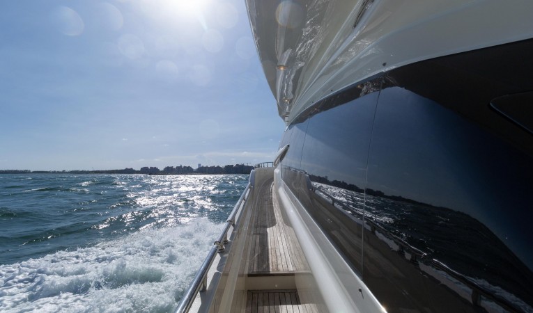 72 Ferretti Yachts 2012 72 Ferretti - Exottica