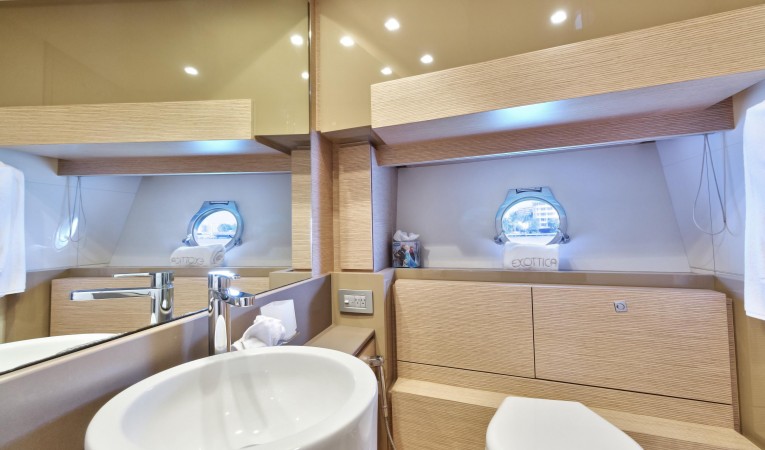 72 Ferretti Yachts 2012 72 Ferretti - Exottica