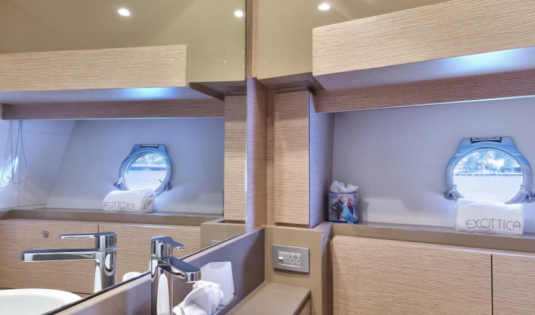 72 Ferretti Yachts 2012 72 Ferretti - Exottica