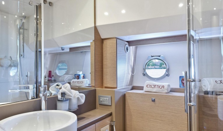 72 Ferretti Yachts 2012 72 Ferretti - Exottica