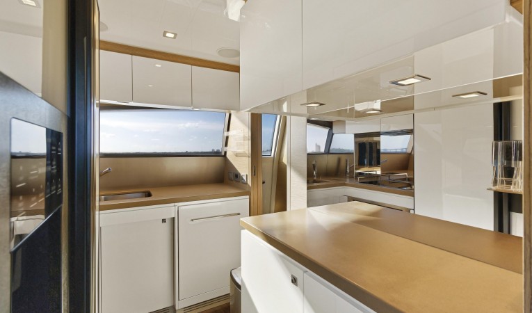 72 Ferretti Yachts 2012 72 Ferretti - Exottica