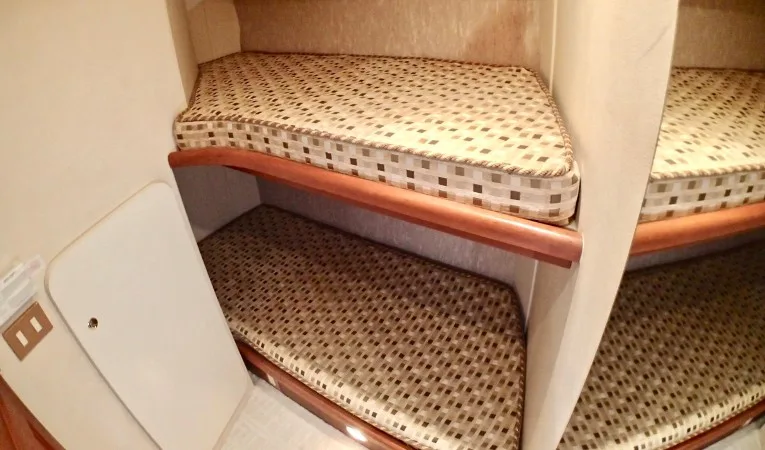 34 Silverton Guest Stateroom