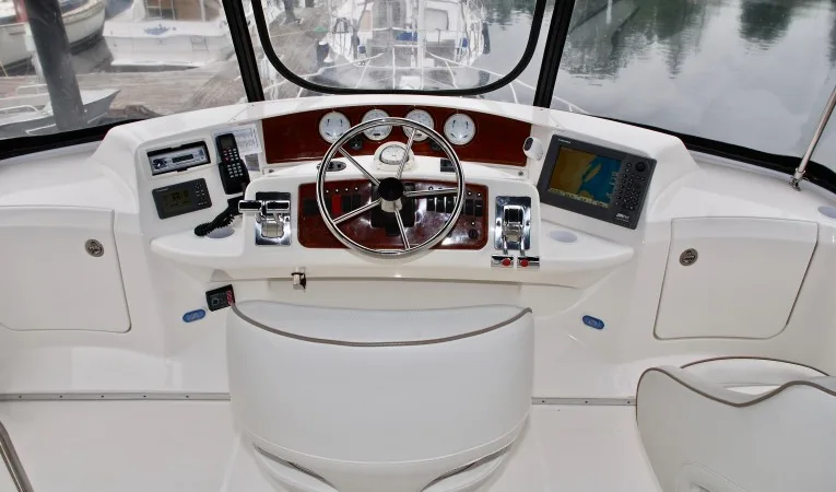34 Silverton Helm II
