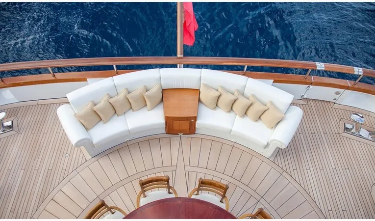 178 Amels Aft settee