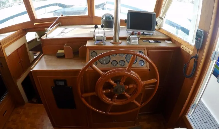 42 Grand Banks Lower Helm