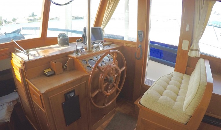 42 Grand Banks Lower Helm Seating