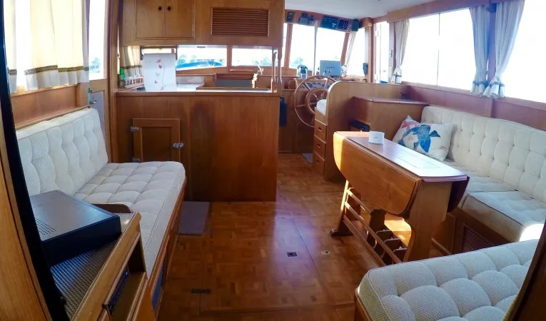 42 Grand Banks Saloon Entering from Master