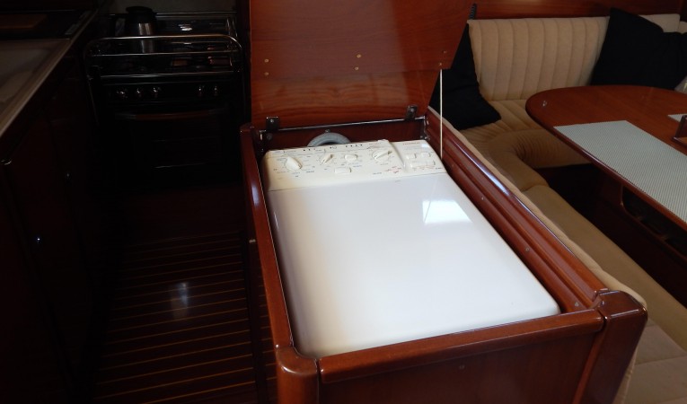 53 Amel Washer/dryer ( in Galley)