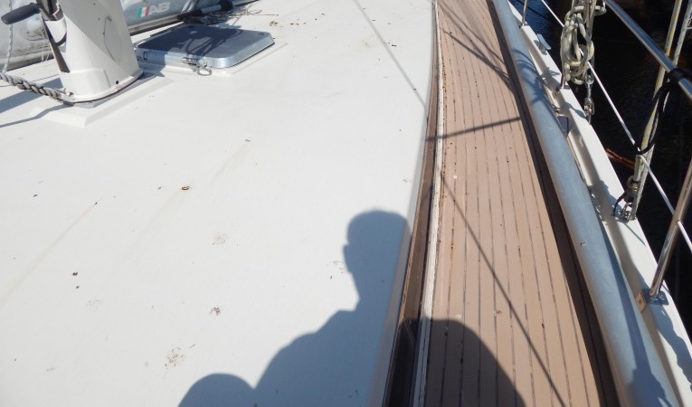 53 Amel Side deck - Port