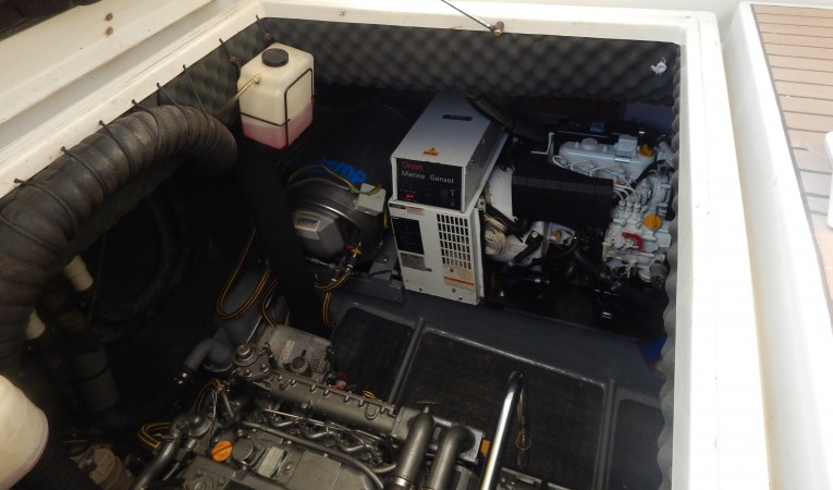 53 Amel Engine compartment - generator