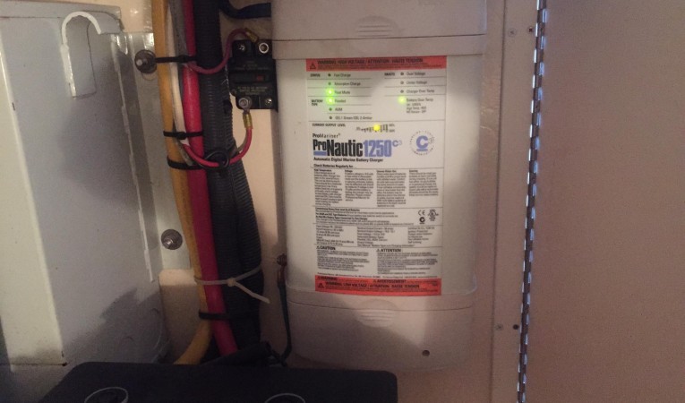 35 Luhrs Batter yCharger