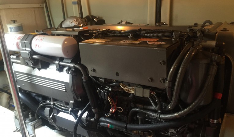 35 Luhrs Engine Room