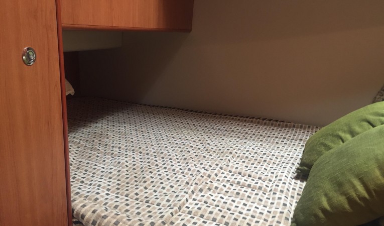 35 Luhrs Guest Stateroom