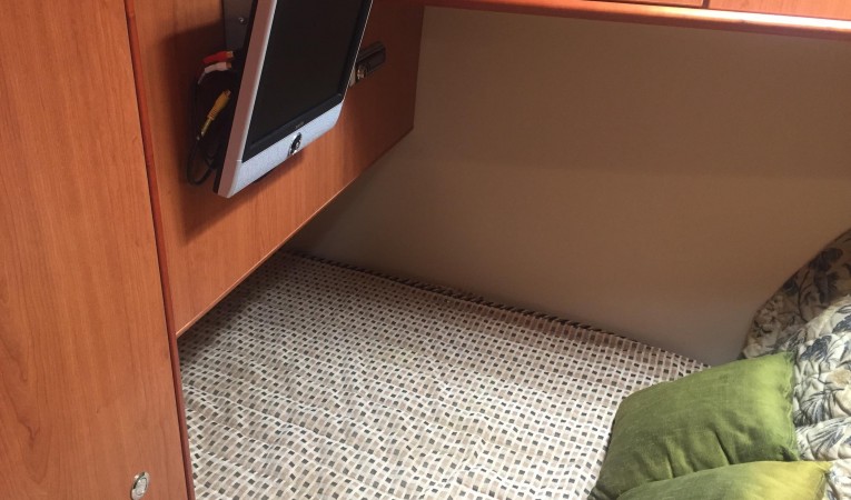 35 Luhrs Guest Stateroom TV