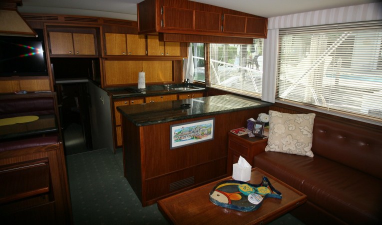 52 Hatteras Salon Forward