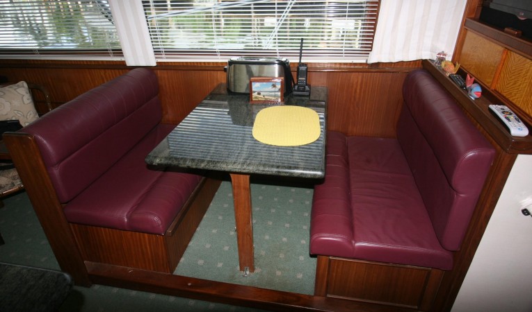 52 Hatteras Dinette