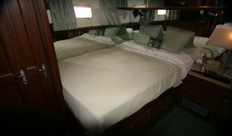 52 Hatteras Master Stateroom