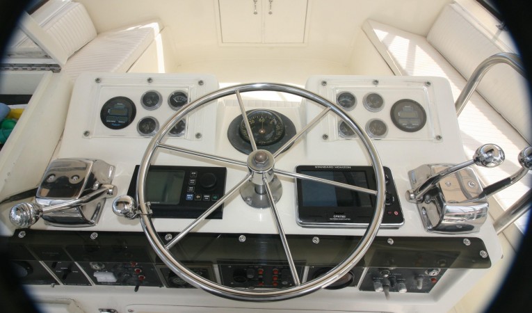 52 Hatteras Helm