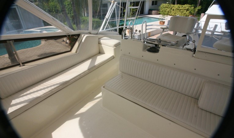 52 Hatteras Flybridge forward seating