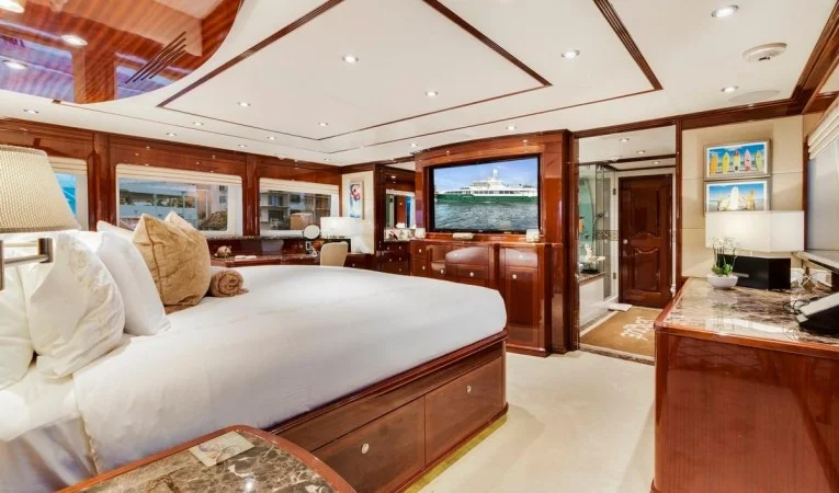 133 Broward On-deck Master Cabin