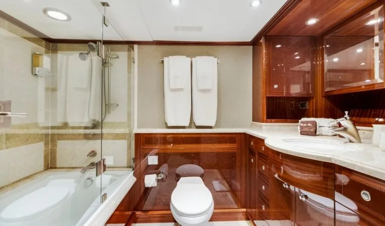 133 Broward VIP Bath