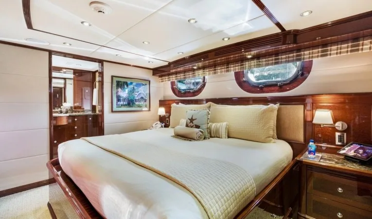 133 Broward Guest King Cabin