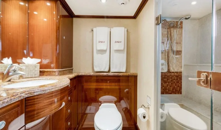 133 Broward Guest Twin Bath