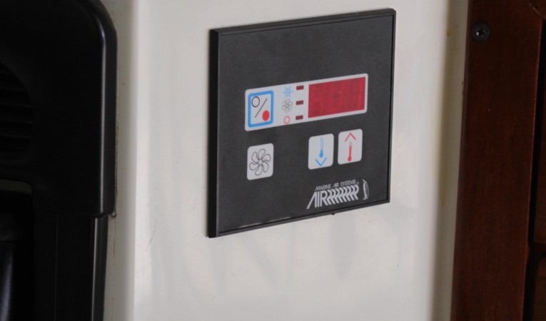 36 Albin Salon A/C Controls