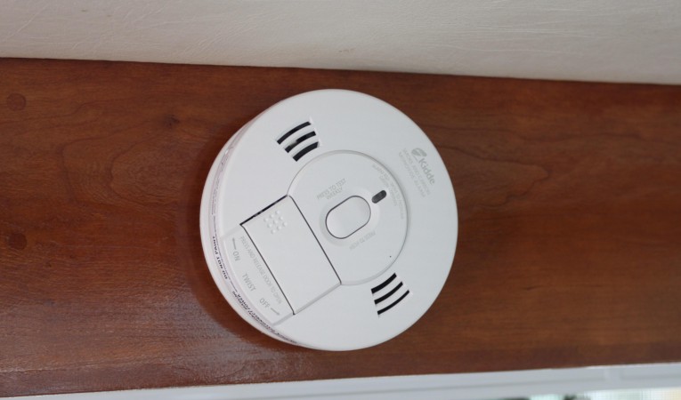 36 Albin Salon smoke detecter