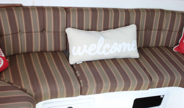 36 Albin Salon Couch w/storage