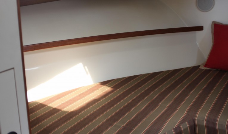 36 Albin V-birth port side