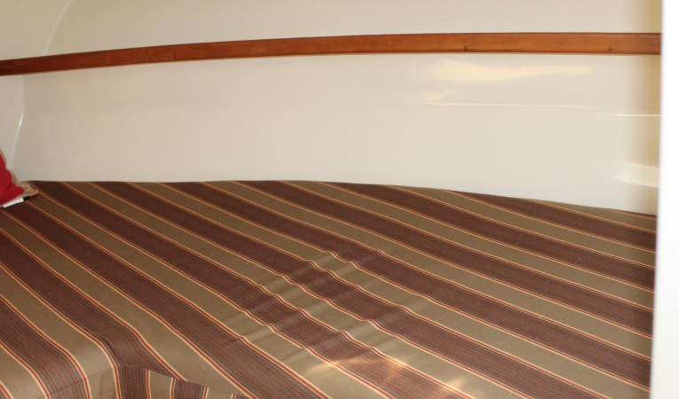 36 Albin V-birth starboard side