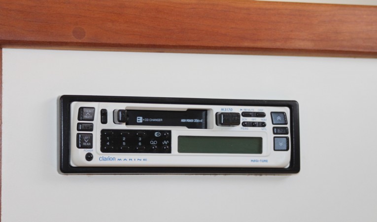 36 Albin V-birth radio controls