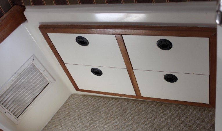 36 Albin V-birth storage (starboard)