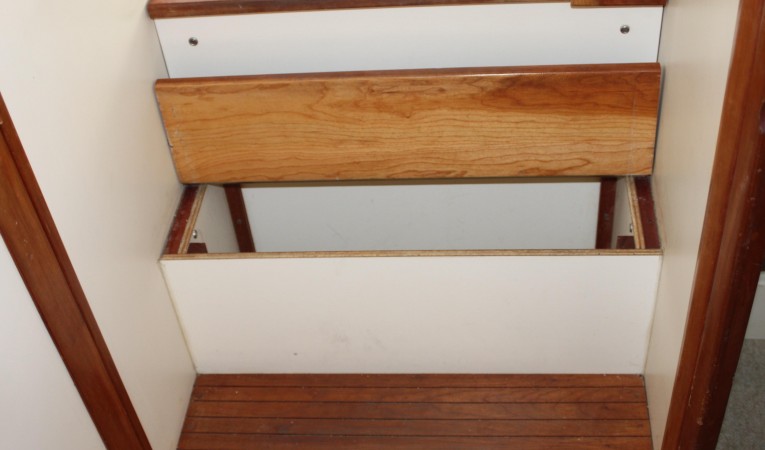 36 Albin Stair storage