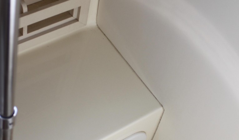 36 Albin Shower storage