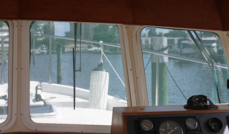 36 Albin Starboard side windows (lower helm)