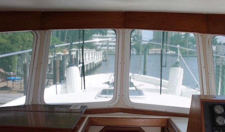 36 Albin Center view windows (lower helm)