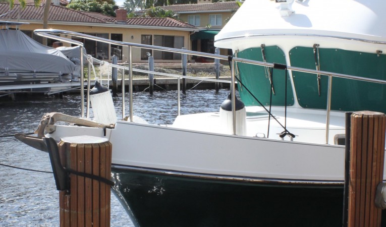 36 Albin Port side bow