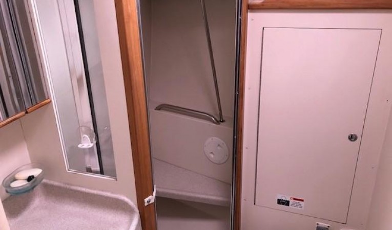 35 Catalina Head w Stall Shower