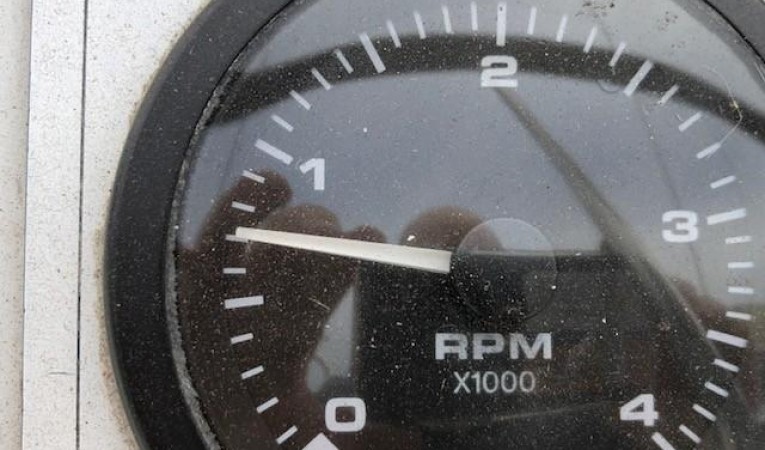 35 Catalina Engine Hours 640