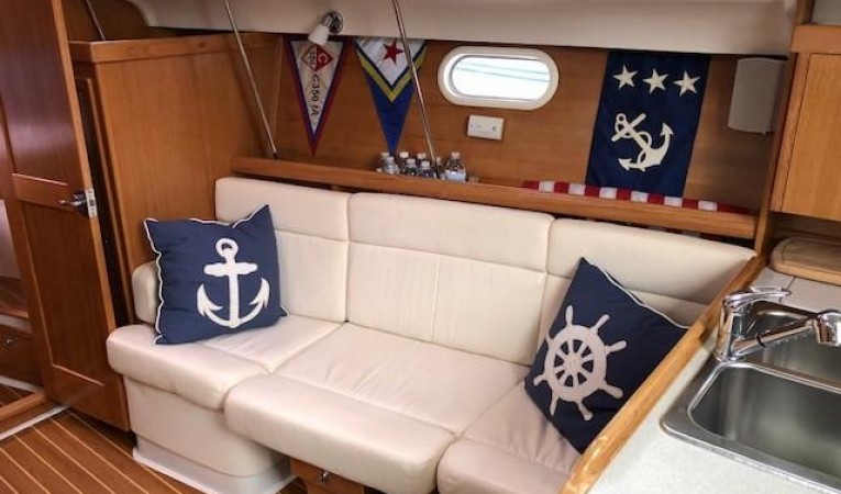 35 Catalina Starboard Settee