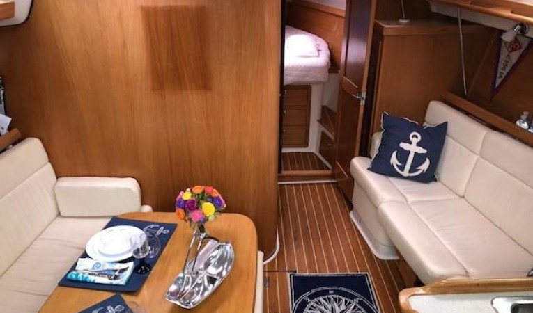 35 Catalina Main Salon