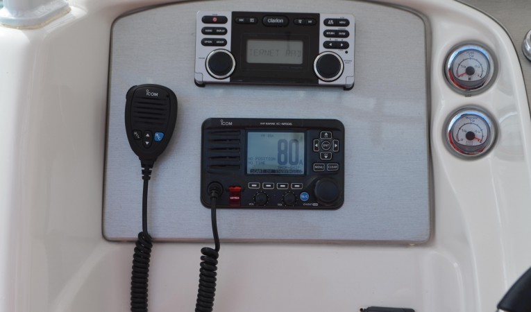 36 DEEP IMPACT Radio/Vhf