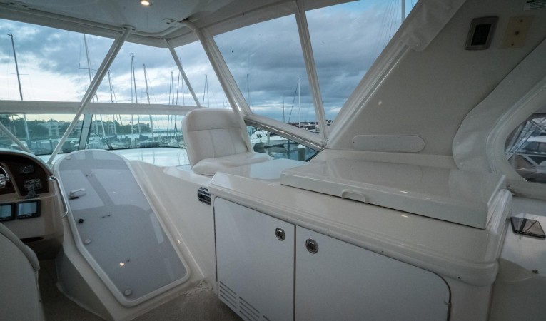 56 Carver Bridge Grill, Refrigerator, Seating