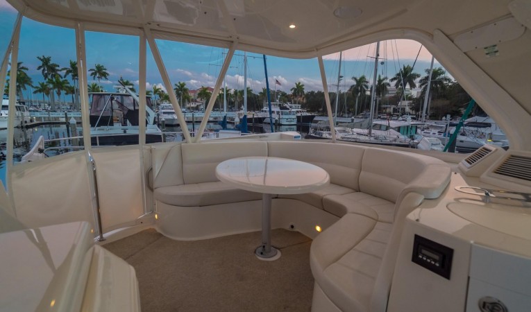 56 Carver Fly Bridge, CLEAR Isinglass Enclosure