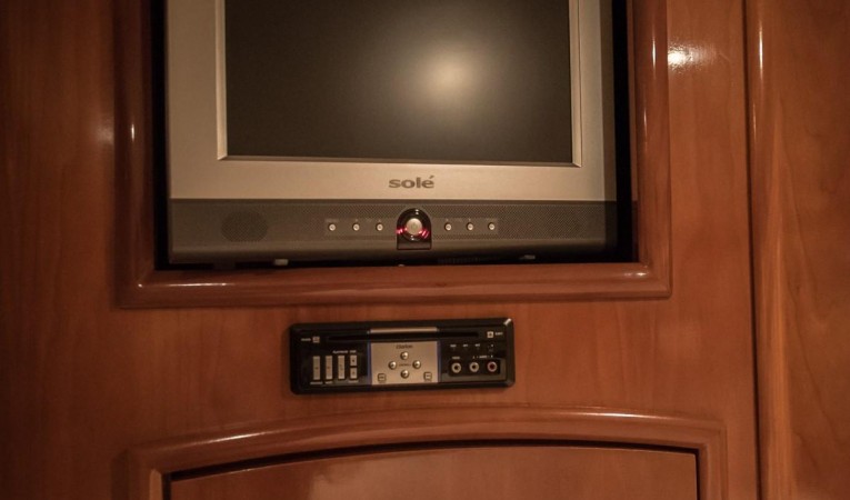 56 Carver Master VIP Entertainment Center